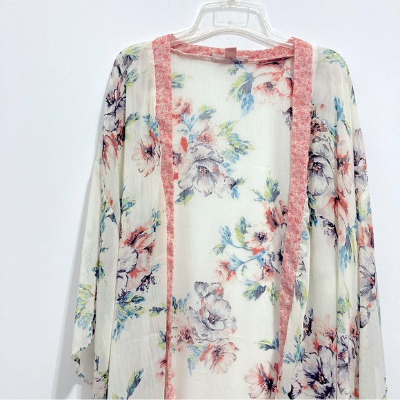 BOG Collective Women’s Floral Poncho - Picture 2 of 9